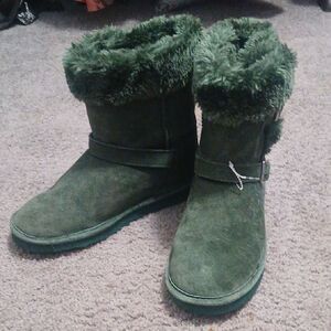 Lamo green faux fur lined boots Sz 8.5 EUC